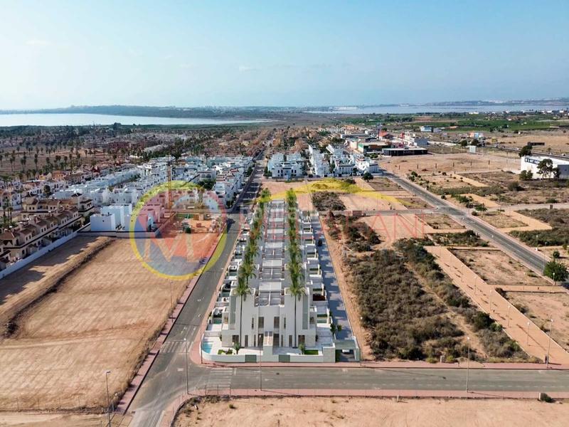 Foto 41564eff-8402-4327-8dac-4368dfe5b66d. Xalet amb aparcament piscina a El Raso Guardamar del Segura