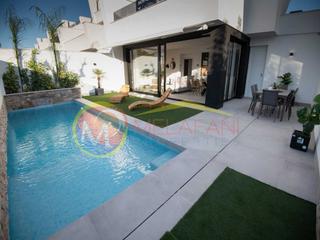Chalet  N/a. Villas cerca de la playa con rentabilidad asegurada