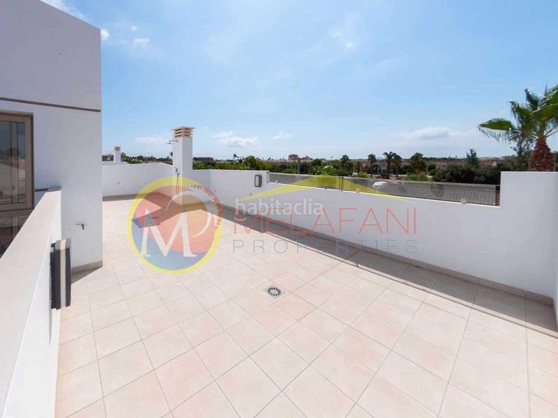 Foto 7a203e1e-57d0-4cef-94f5-31bf9d4ab080. Chalet con parcheggio piscina in Centro Alcázares (Los)