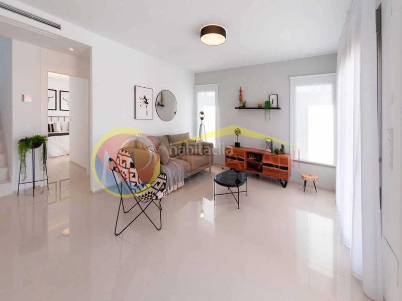 Foto aec6fa81-997a-48b1-9491-fb033eb69be6. Chalet con parcheggio piscina in Centro Alcázares (Los)