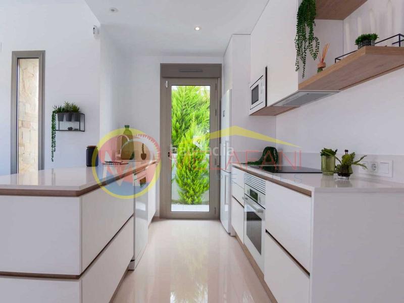 Foto e1c28b3b-3a1f-4292-bee7-f00fdb86d0b3. Chalet con parcheggio piscina in Centro Alcázares (Los)