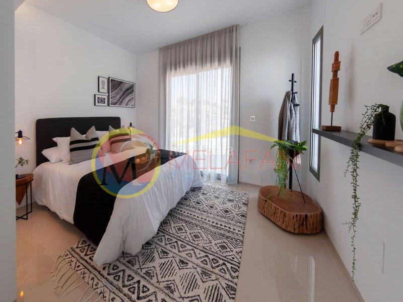 Foto fee92ce9-12e1-4be8-a33e-bfec8e608013. Chalet con parcheggio piscina in Centro Alcázares (Los)