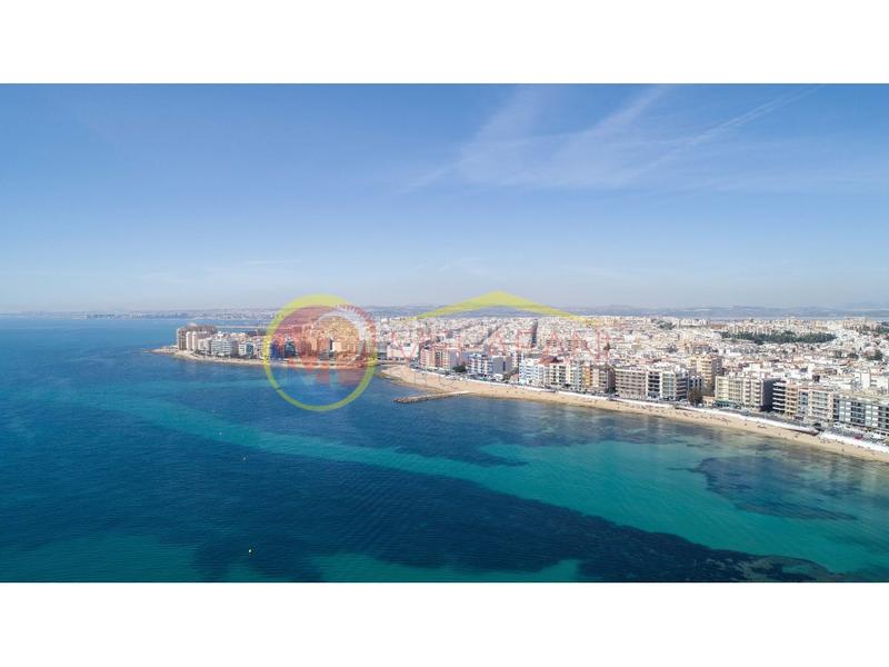 Foto 1a28800f-bfa9-4a8d-86fe-8974f5bff717. Chalet with parking pool in Aguas Nuevas Torrevieja