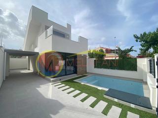 Chalet  N/a. Preciosas villas independientes al lado de la playa