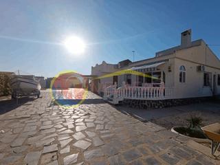 Maison  N/a. Espectacular chalet independiente en torrevieja