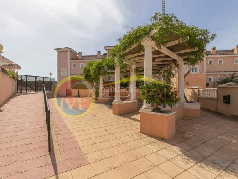 Foto 18aed2cf-9625-4d9f-be3e-38d96d17f213. Reihenhaus mit parking in Puerto Marino Santa Pola