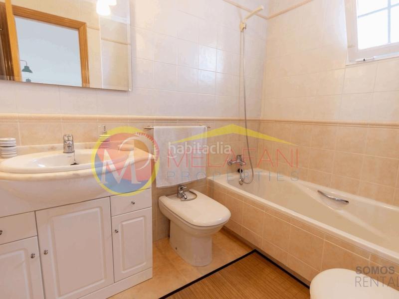 Foto ceedf34a-79da-405b-8a7b-8dc49fc7b15a. Reihenhaus mit parking in Puerto Marino Santa Pola