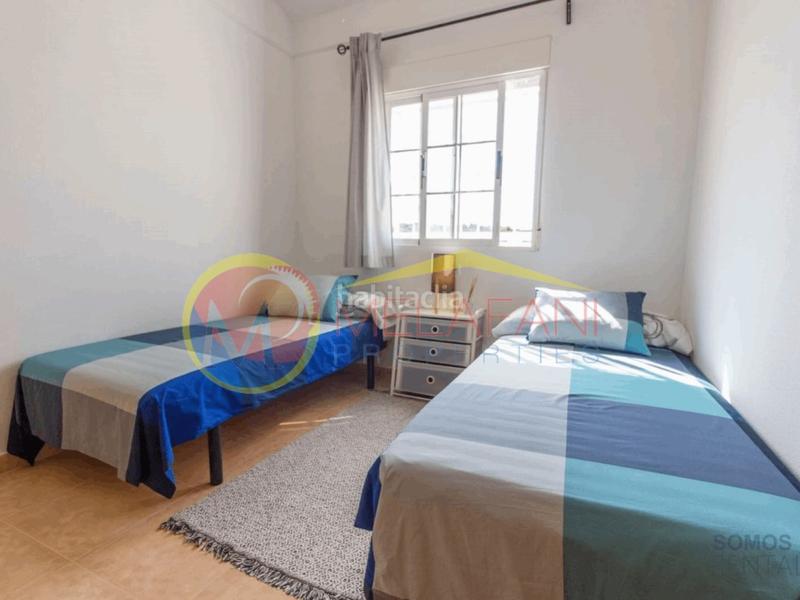 Foto e7bb6768-93b4-44de-97c6-a886e26f8bc2. Reihenhaus mit parking in Puerto Marino Santa Pola