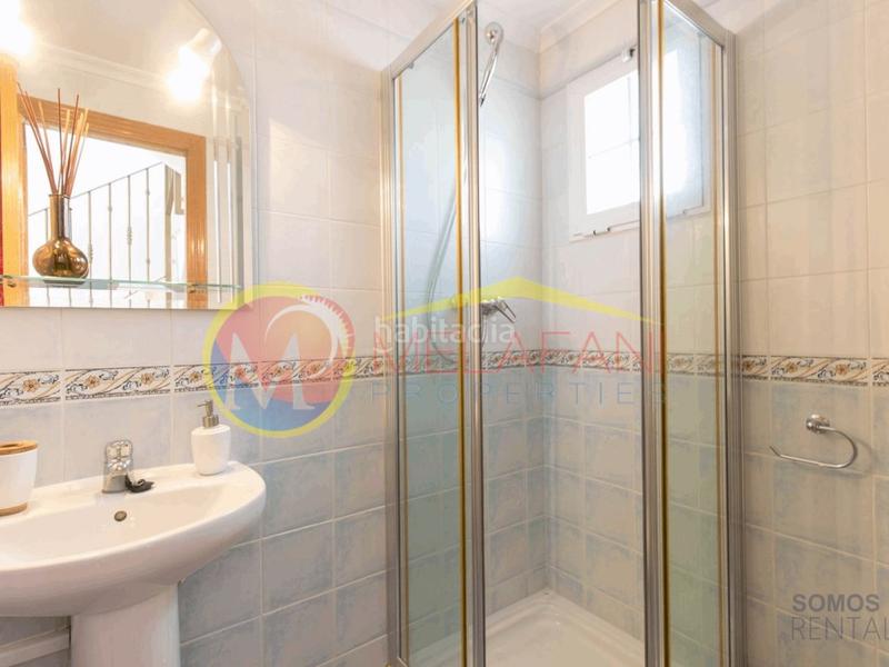 Foto f4d22159-5edb-4ec3-829c-77e7fa474b6d. Reihenhaus mit parking in Puerto Marino Santa Pola