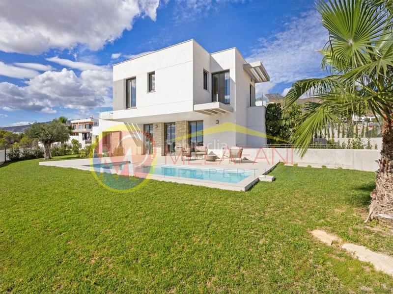 Foto 6717e23f-c3d6-40e0-b6fa-8ea7c8cc92f3. Chalet con parcheggio piscina in Golf Bahía Finestrat