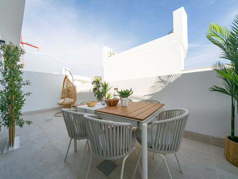 Foto daed6936-fe64-46fb-bb41-98e4ec8f571e. Casa amb piscina a Parque Acuático - Sector 25 Torrevieja
