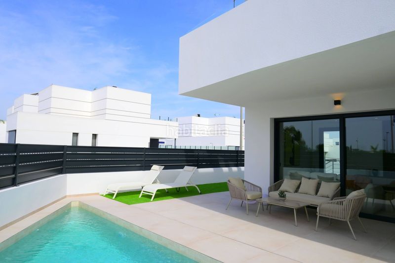 Foto 59f863f0-ad49-440a-93ed-81e9ea4f82cd. Chalet en calle pascual saura beltran 5 fantásticas villas en tranquila ubicación en Dolores