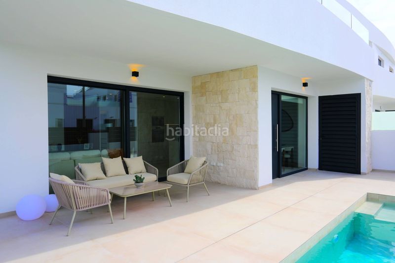 Foto 71006e46-3de6-499f-b50c-313b8df1e994. Chalet en calle pascual saura beltran 5 fantásticas villas en tranquila ubicación en Dolores