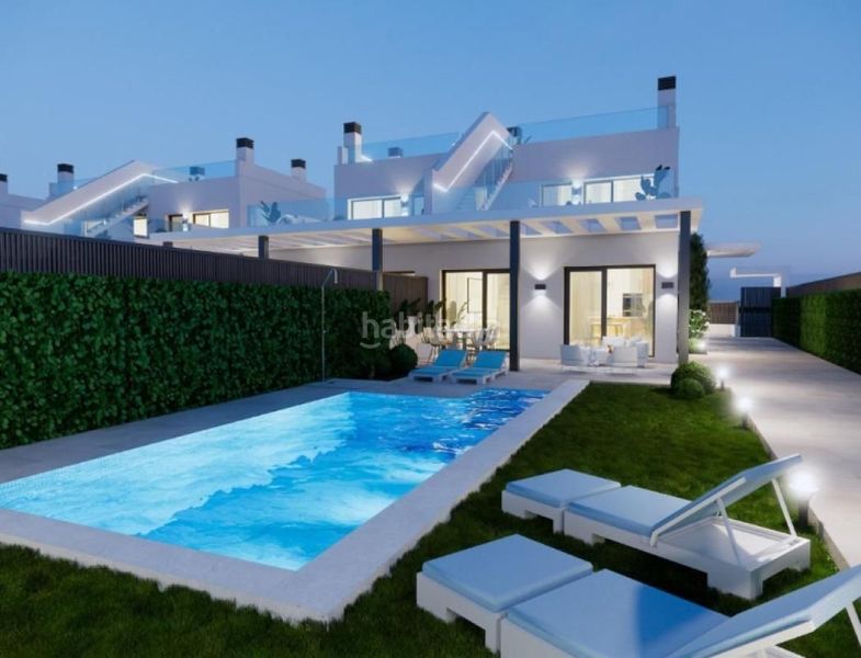 Foto 52f04676-22fe-4e82-b37c-40cbc23d1f9f. Casa adossada amb piscina a Centro Alcázares (Los)