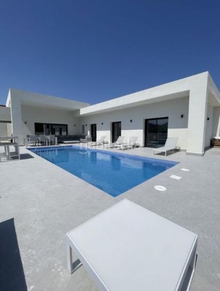 Foto 0c4c9bf6-4d29-4f7a-a8a9-331b41650145. Xalet amb piscina a Pinoso