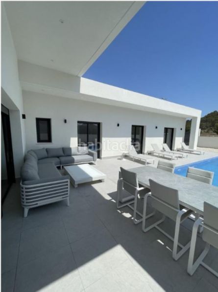 Foto 0f852b97-35f6-4343-abdd-8976bb04ab6f. Xalet amb piscina a Pinoso
