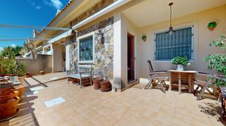 Xalet a Calle mercurio 25. Chalet  de 41 dormitorios con jardín y patio en san pedro del pi