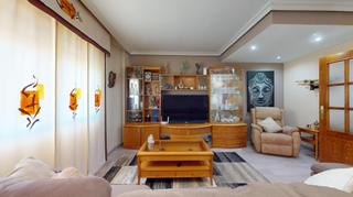 Casa adosada en Calle ruso 8. Exclusiva vivienda en los alcázares con espacios luminosos, ampl