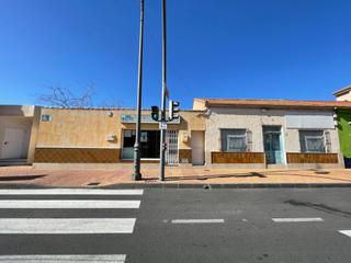 Casa adossada  Emilio castelar. Planta baja y oficina con muchas posiblidades san pedro del pina