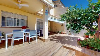 Maison jumelée  Jumilla. Amplia y luminosa vivienda con porche en san pedro del pinatar