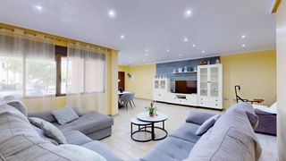 Casa adossada  Mar. Espectacular vivienda, muy amplia, con garaje y trastero en pila