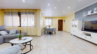 Casa adosada  Mar. Espectacular vivienda, muy amplia, con garaje y trastero en pila