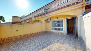 Casa  Calle de las amapolas. Casa familiar tipo dúplex de 3 dormitorios, con gran jardín en s