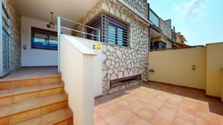 Casa adosada  Avenida del atlántico. Amplia vivienda en zona residencial de san javier, junto a molin