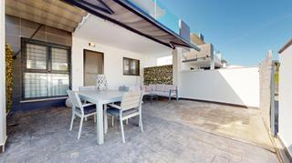 Rez-de-chaussée  Avenida de la costa blanca. Bungalow en planta baja con gran patio y piscina comunitaria en