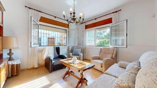 Casa  Calle de oslo. Planta baja en parcela de 400 m, 3 dormitorios, gran terraza y d