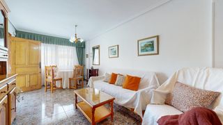 Casa adosada  Calle de las palmas. Planta baja independiente terraza y patio en zona residencial  l