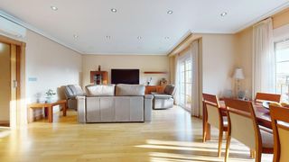 Reihenhaus  Becquer. Sobrepilares con calidades espectaculares en pilar de la horadad