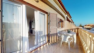 Piccolo appartamento  Avenida levante. Ático en esquina con orientación sur a pasos del mar  torre de l