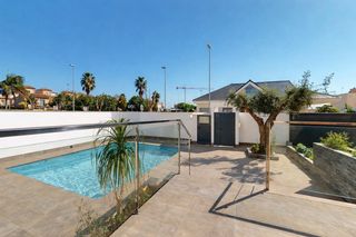 Chalet  Pegaso. Villa de lujo en pilar de la horadada con piscina privada, solár