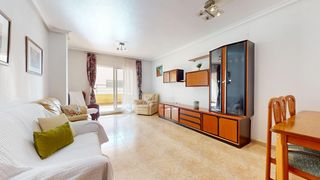Etagenwohnung  Calle sagrada familia. Luminoso piso de 3 dormitorios con balc�n y orientaci�n sureste