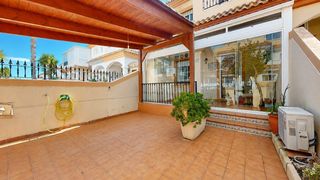 Casa adossada  Calle lisboa. Un dúplex para disfrutar todo el año jardín, terrazas y patio so