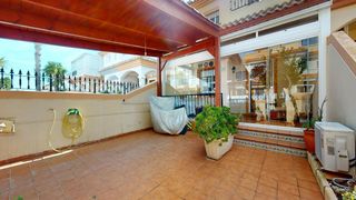 Casa adossada  Calle lisboa. Un dúplex para disfrutar todo el año jardín, terrazas y patio so