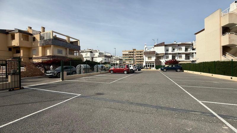 Foto 7ea3b7f0-96cb-45a0-92e9-b96e7a935e82. Apartament amb aparcament piscina a Punta Prima Orihuela