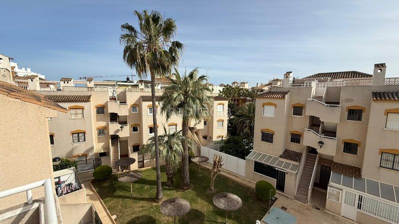 Foto c62fb96c-bf0a-407a-8998-3c4b9b420341. Apartament amb aparcament piscina a Punta Prima Orihuela