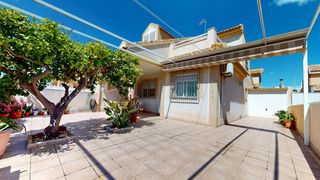 Reihenhaus  Calle mar arabico. Vivienda en esquina con 4 dormitorios, terraza y gran parcela en
