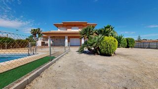 Xalet  Calle rio duero. Espectacular villa con finca de 5.000 m2 en san pedro del pinata