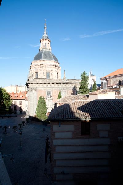 Foto a35ea09a-907a-4ded-ba1c-b78f7aff193f. Lloguer pis a calle del almendro 27 a Palacio Madrid