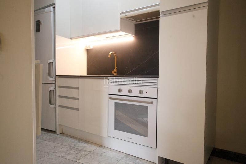 Foto 4c0c32dd-64fb-45a0-9bda-d6e682827423. Rent flat in calle del almendro 27 in Palacio Madrid