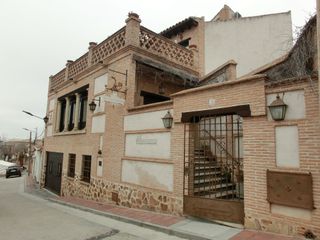Hotel a Guadamur. Hotel con 5 habitaciones amueblado con parking, calefacción y ai