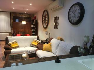 Doppelhaus in Torrent del Capellà. Acogedora casa en torrent del capellà, sabadell  ideal para tu f