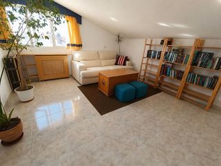 Casa a Esquivias. Chalet de esquina con piscina