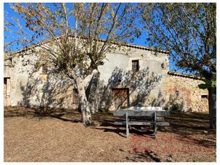 Casa a Cassà de la Selva. Casa rústica amb gran terreny en venta a cassà de la selva