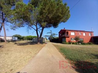 Casa a Esponellà. Casa en parcella rústica de 10.328m2