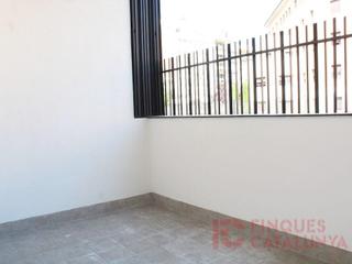 Pis a Eixample Nord. Duplex con terraza