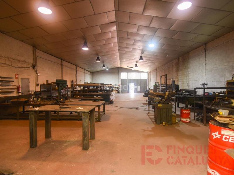 Foto 61b4c348-0533-4eef-8714-637e23f380ff. Bâtiment à usage industriel dans Barri dels Escriptors Salt